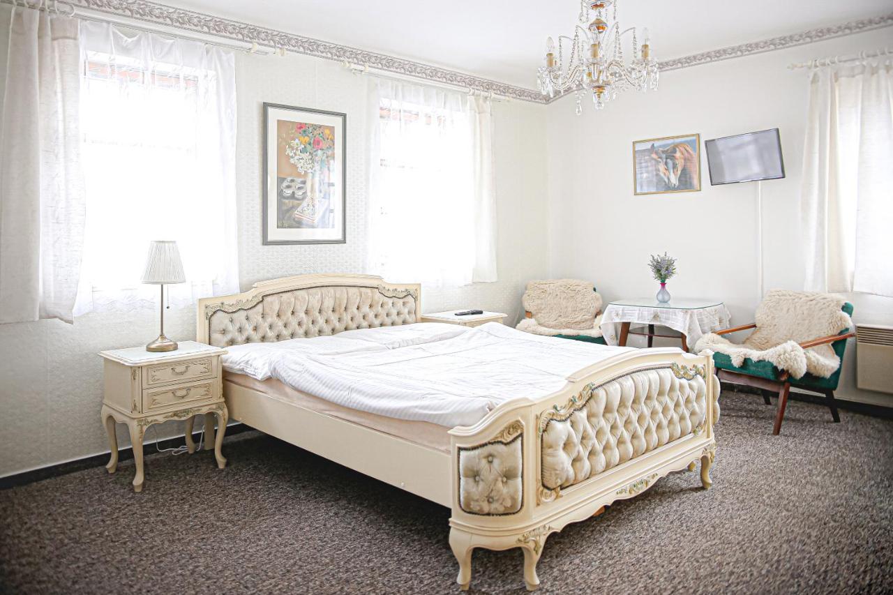 Stáj Newport Hotel Dolní Domaslavice Kültér fotó