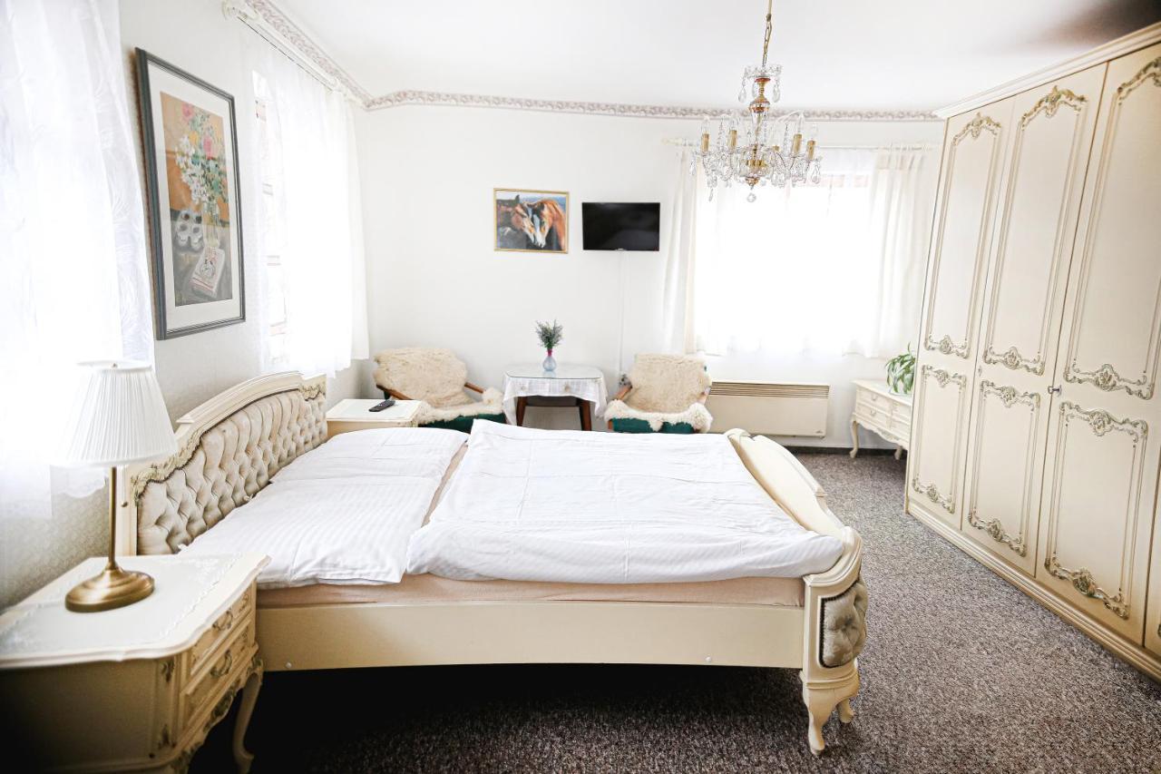 Stáj Newport Hotel Dolní Domaslavice Kültér fotó
